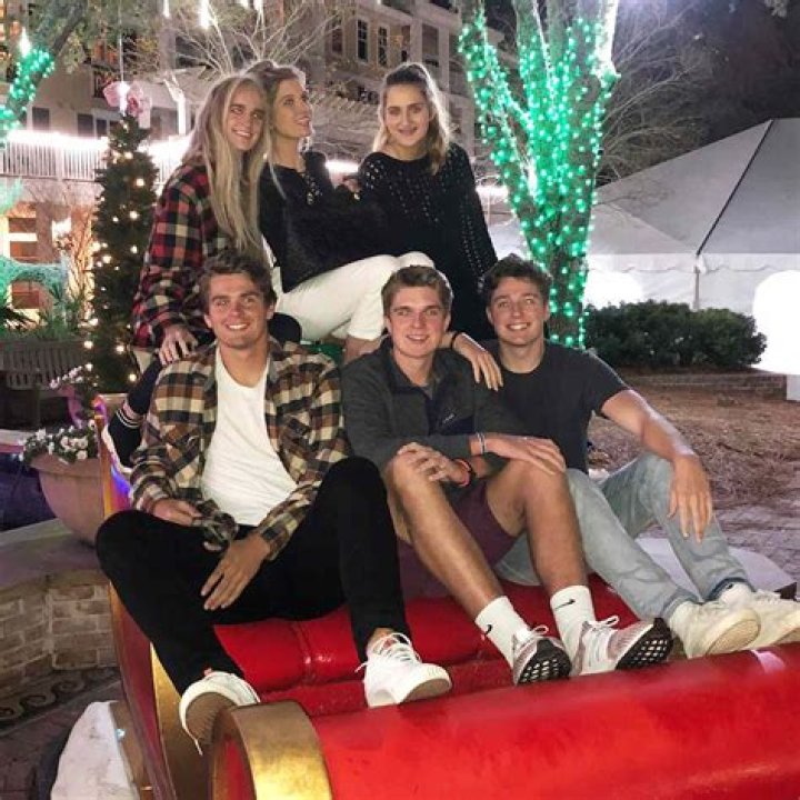 
Carson Genal (TikTok Star) Biography, Age, Girlfriend, Height, Net Worth 