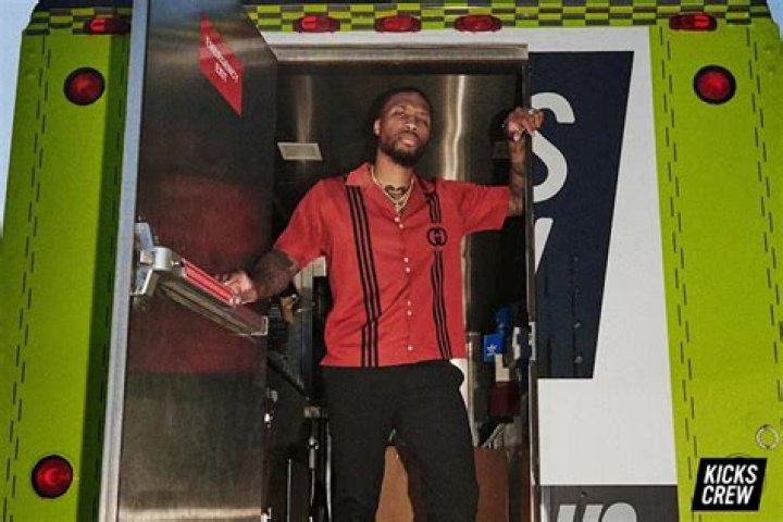
Why Damian Lillard Shows Up for Kids in His ‘Rough’ Hometown: ‘I Fought the Same Battles That They Fight’ 